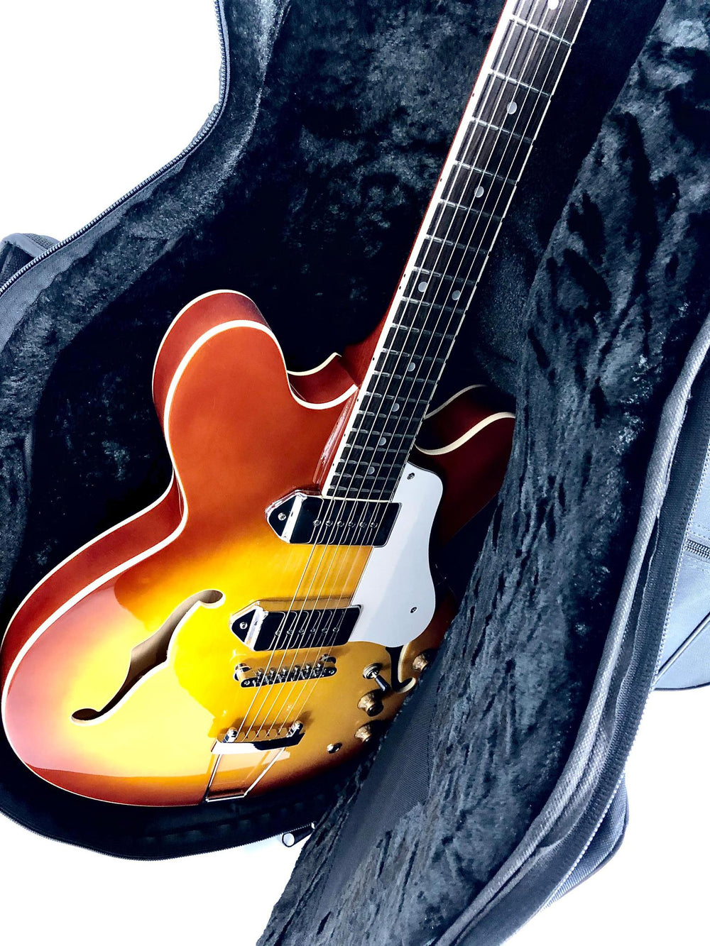 Deluxe Gigbag for Vintage VSA500 Series Guitars by Henry Heller - British Audio