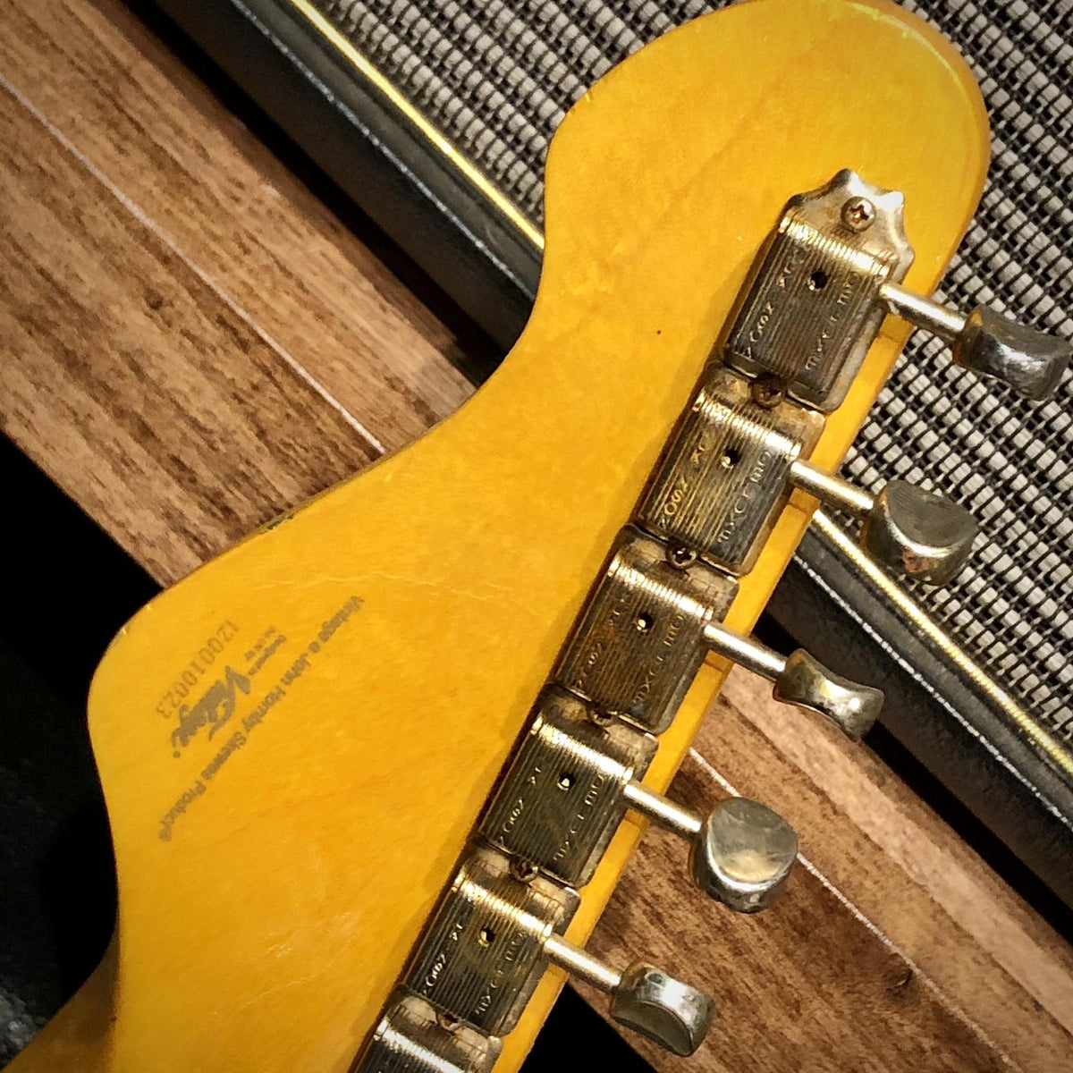 Vintage V6 Icon Distressed Firenza Red British Audio
